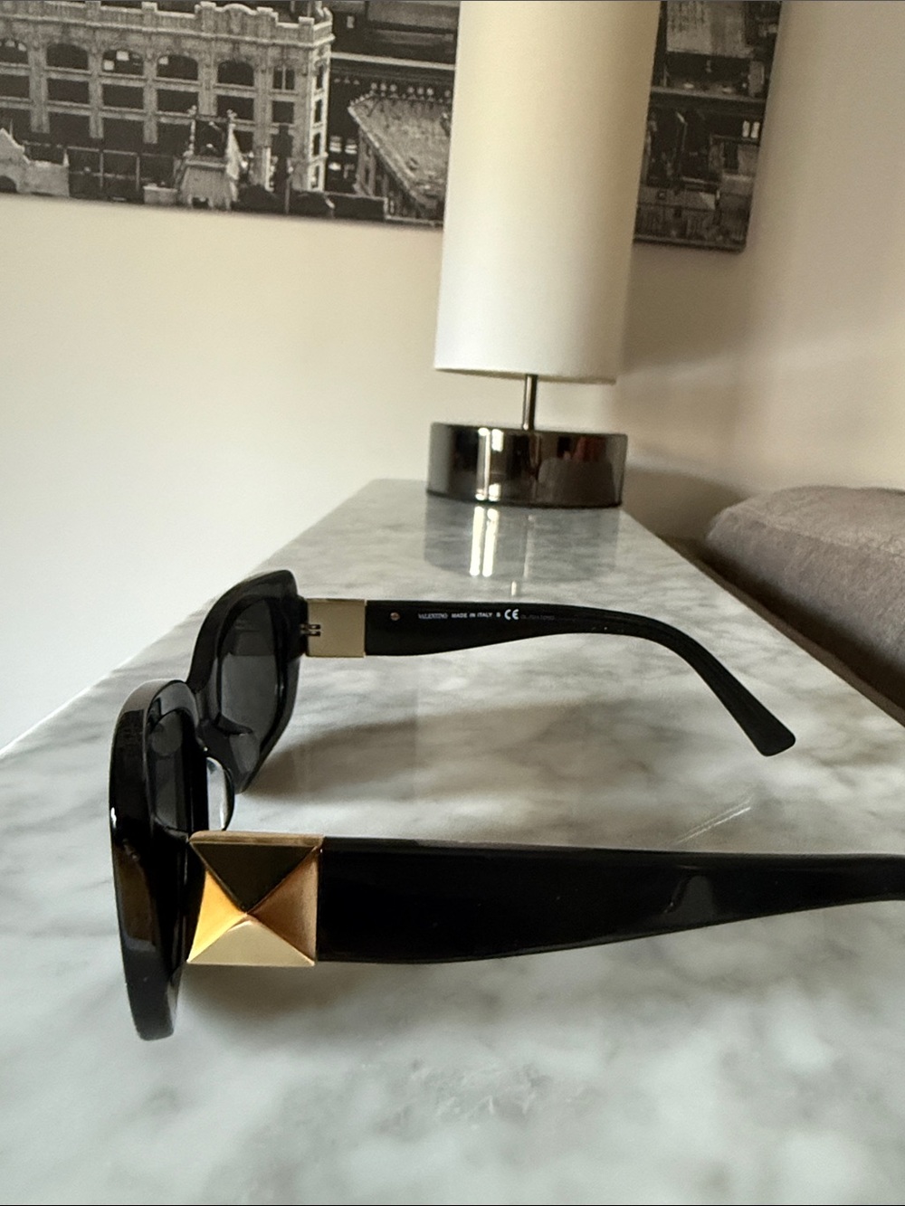 NEW Valentino Classic Black Cat-Eye Sunglasses - Women's Accessories - Picture 3 of 5